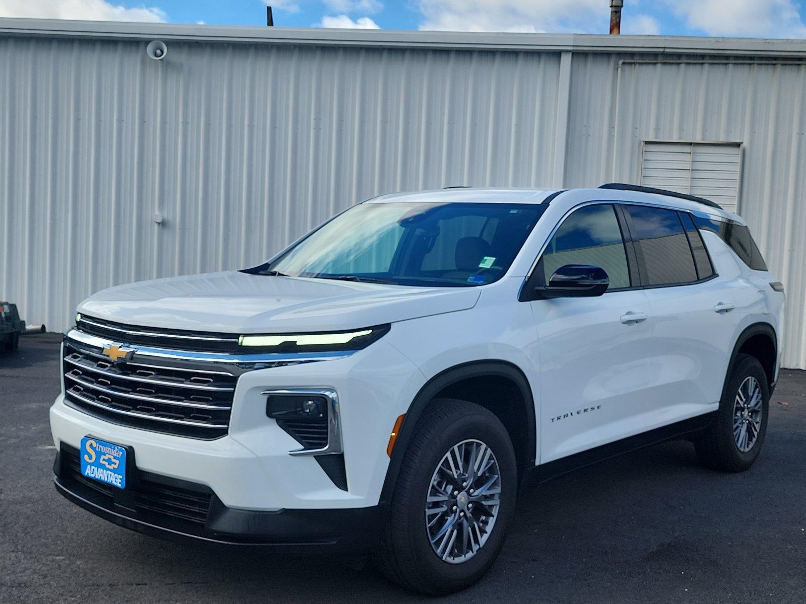 Summit White 2025 Chevrolet Traverse SUV / Crossover Front-Wheel Drive 8-Speed Automatic