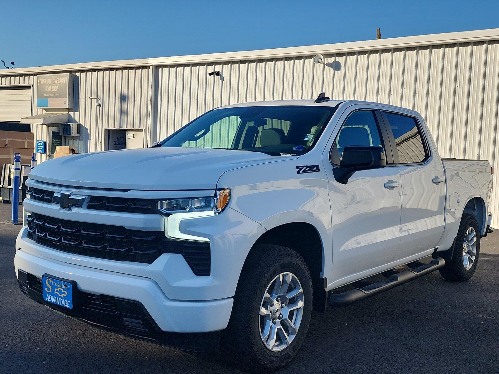 Summit White 2026 Chevrolet Silverado 1500 Pickup Truck Four-Wheel Drive Automatic