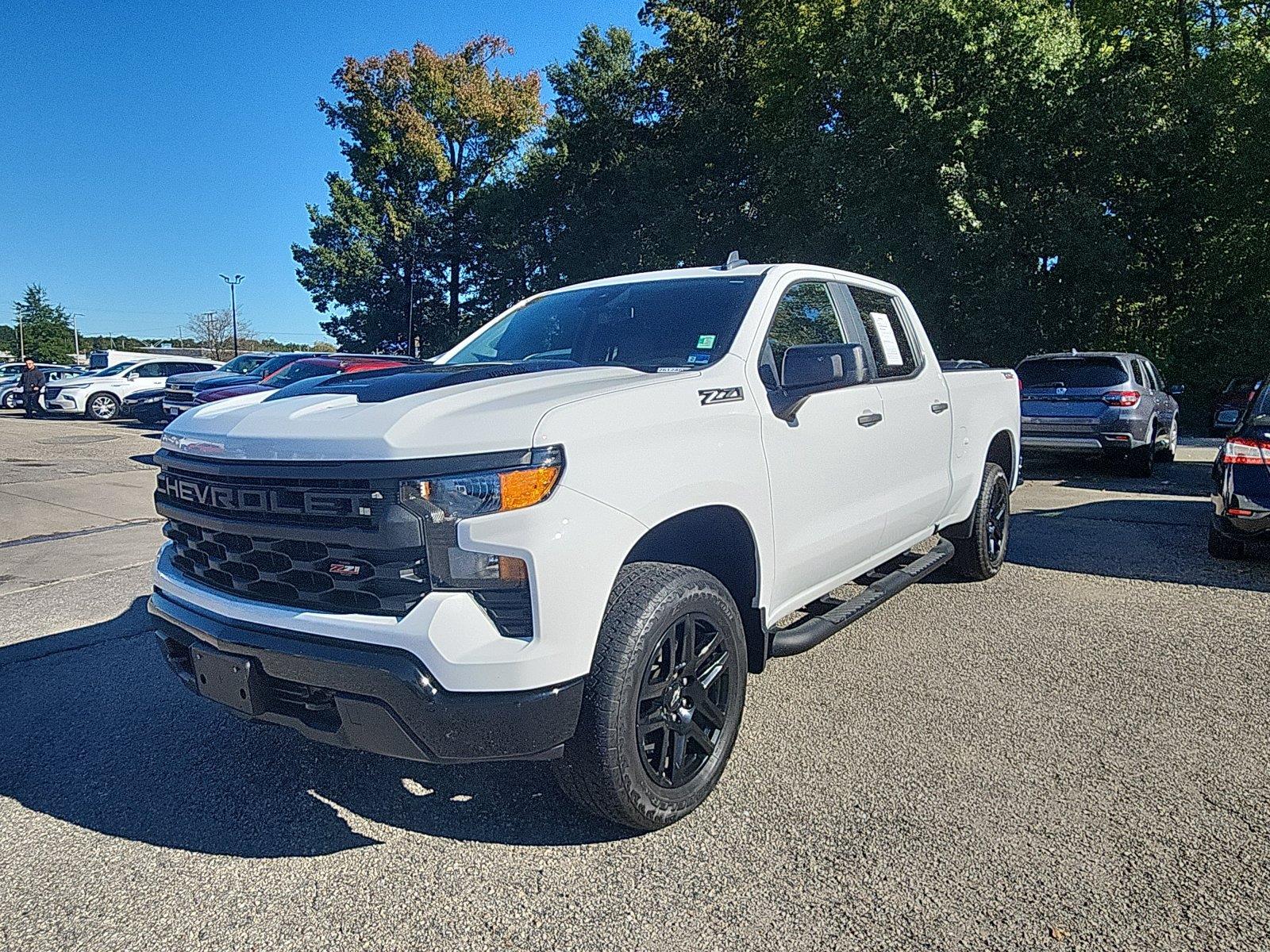 Summit White 2025 Chevrolet Silverado 1500 Pickup Truck Four-Wheel Drive 8-Speed Automatic
