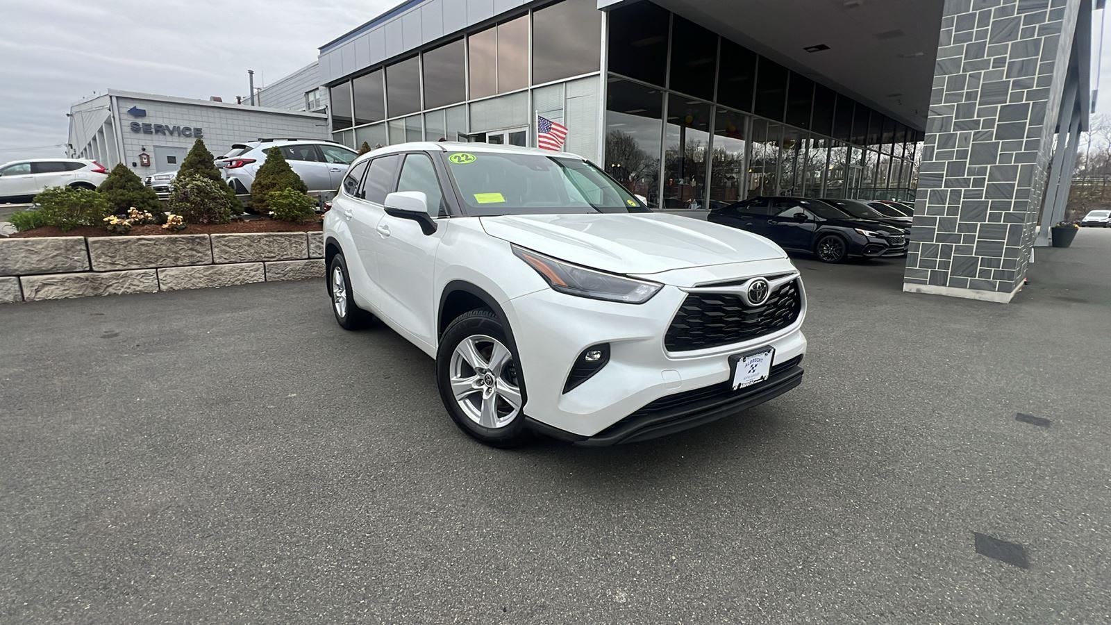 White (Wind Chill Pearl) 2022 Toyota Highlander LE AWD SUV / Crossover All-Wheel Drive Automatic