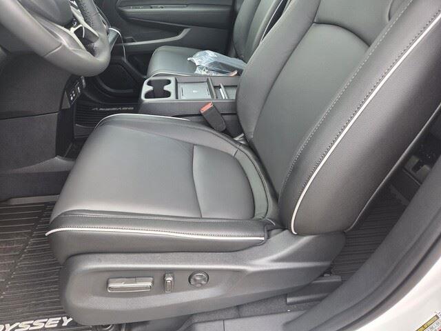 New 2026 Platinum White Pearl Honda Touring image 10