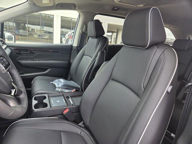 New 2026 Platinum White Pearl Honda Touring image 11