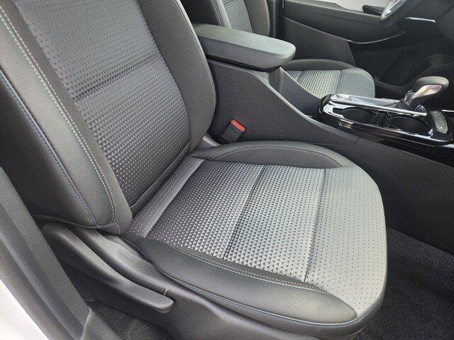 Used 2024 Summit White Chevrolet LT image 26