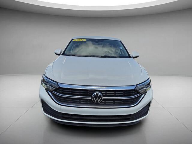Used 2024 Opal White Pearl Volkswagen SE image 8