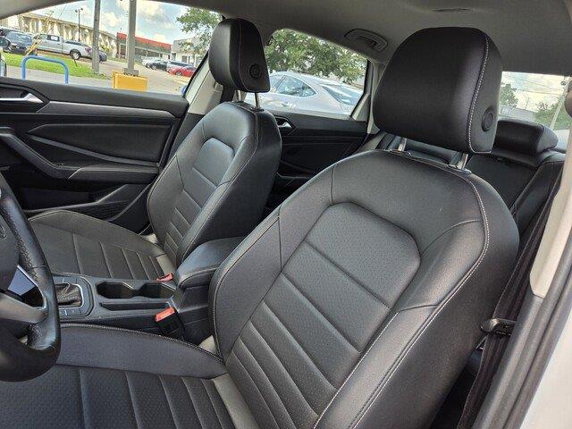 Used 2024 Opal White Pearl Volkswagen SE image 11