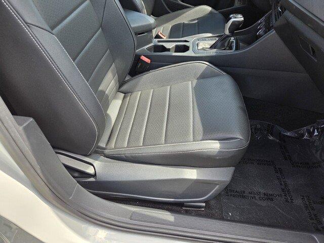Used 2024 Opal White Pearl Volkswagen SE image 27