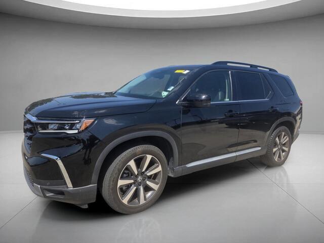Crystal Black Pearl 2024 Honda Pilot SUV / Crossover All-Wheel Drive Automatic
