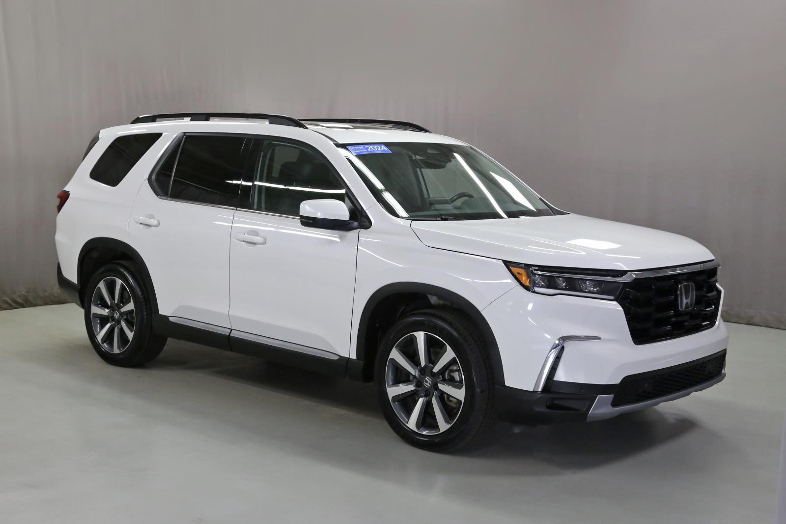 Platinum White Pearl 2024 Honda Pilot Touring AWD SUV / Crossover All-Wheel Drive Automatic