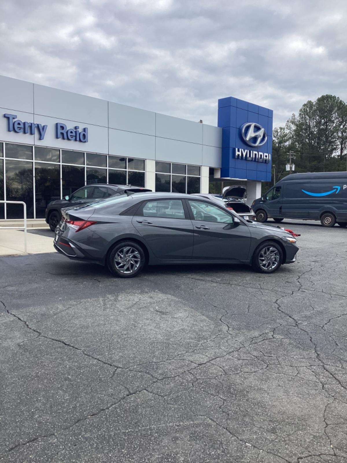 2024 Hyundai Elantra SEL FWD