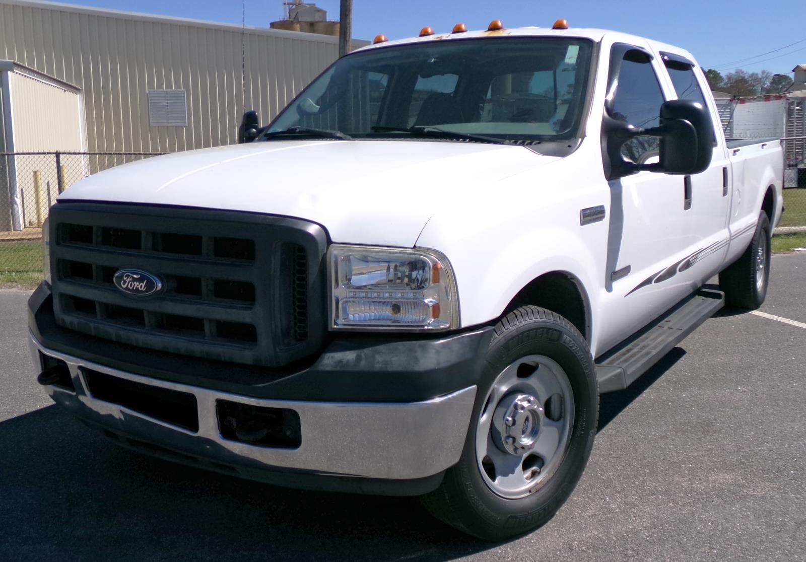 2006 Ford F-350 Super Duty XL Crew Cab SB