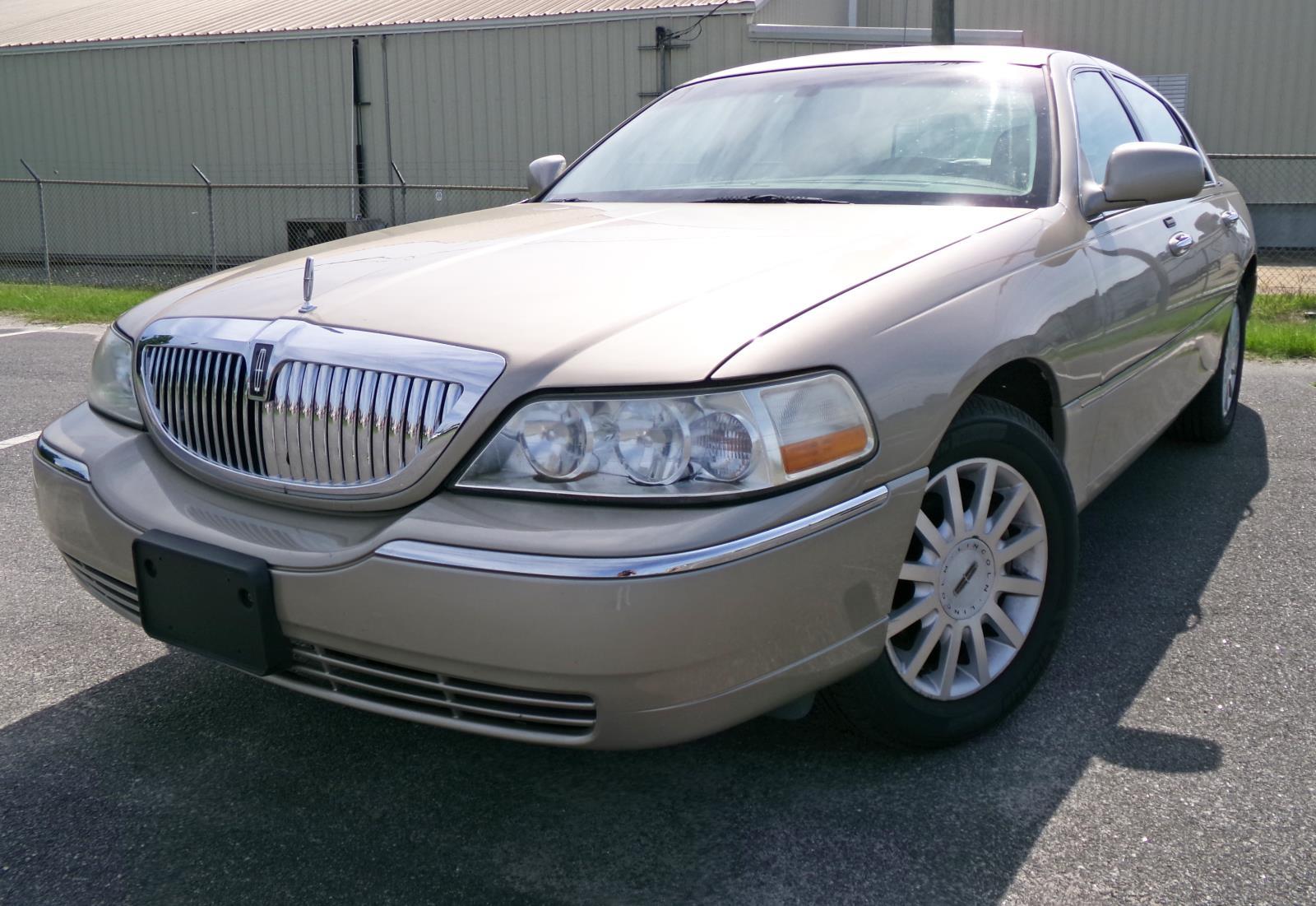 3500 2007 Lincoln Town Car Signature Sedan Rear-Wheel Drive 4-Speed Automatic Overdrive