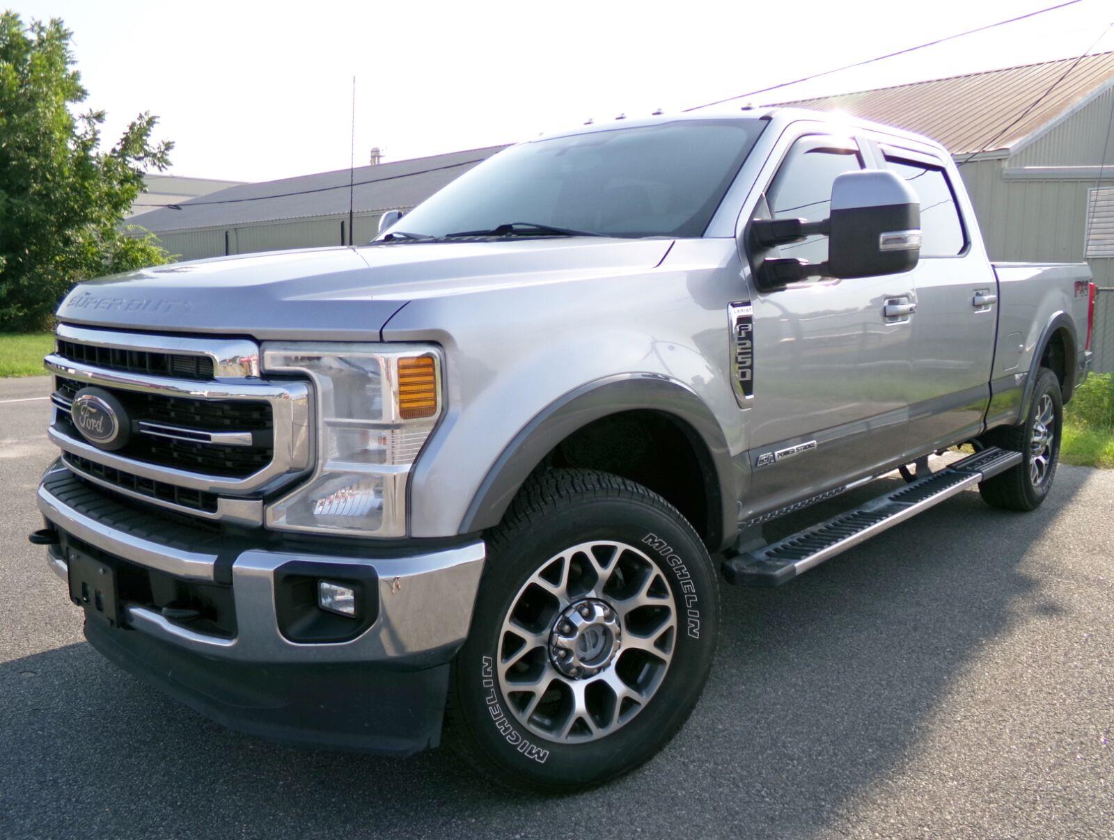 Iconic Silver/Carbonized Gray 2022 Ford F-250 Super Duty Pickup Truck Four-Wheel Drive Automatic