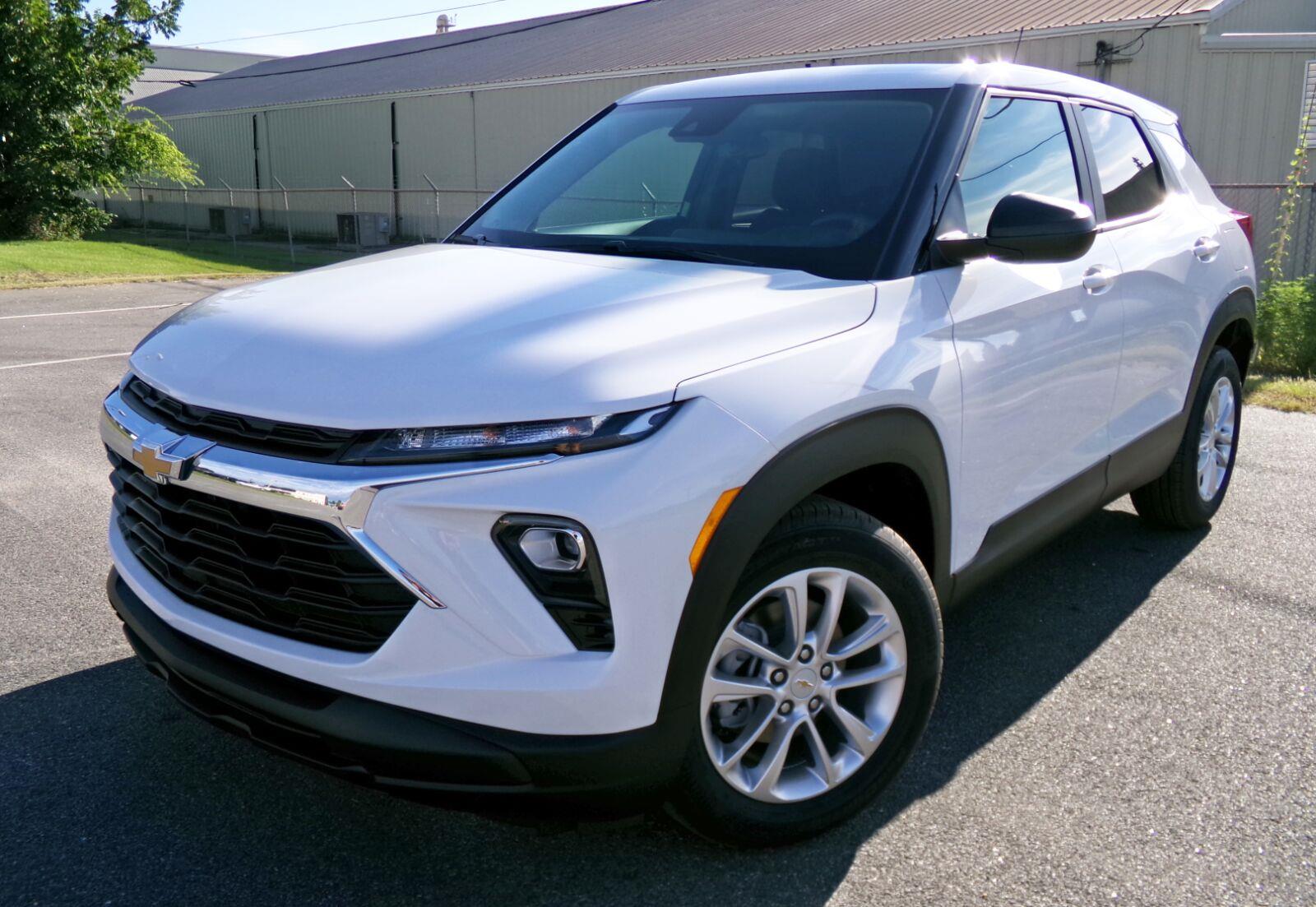 Summit White 2026 Chevrolet Trailblazer SUV / Crossover Front-Wheel Drive Continuously Variable Transmission