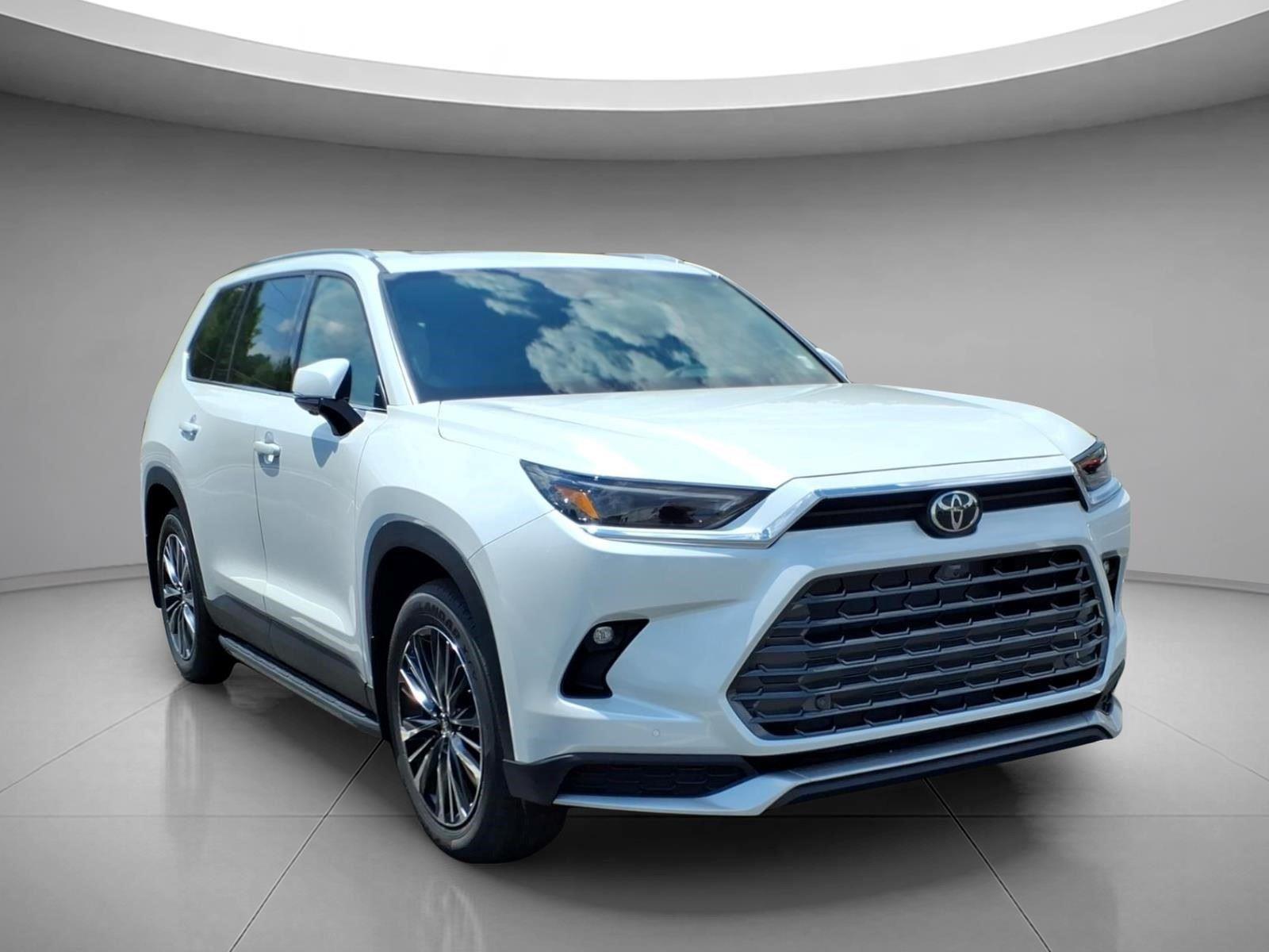 White (Wind Chill Pearl) 2026 Toyota Grand Highlander Hybrid SUV / Crossover All-Wheel Drive 6-Speed Automatic