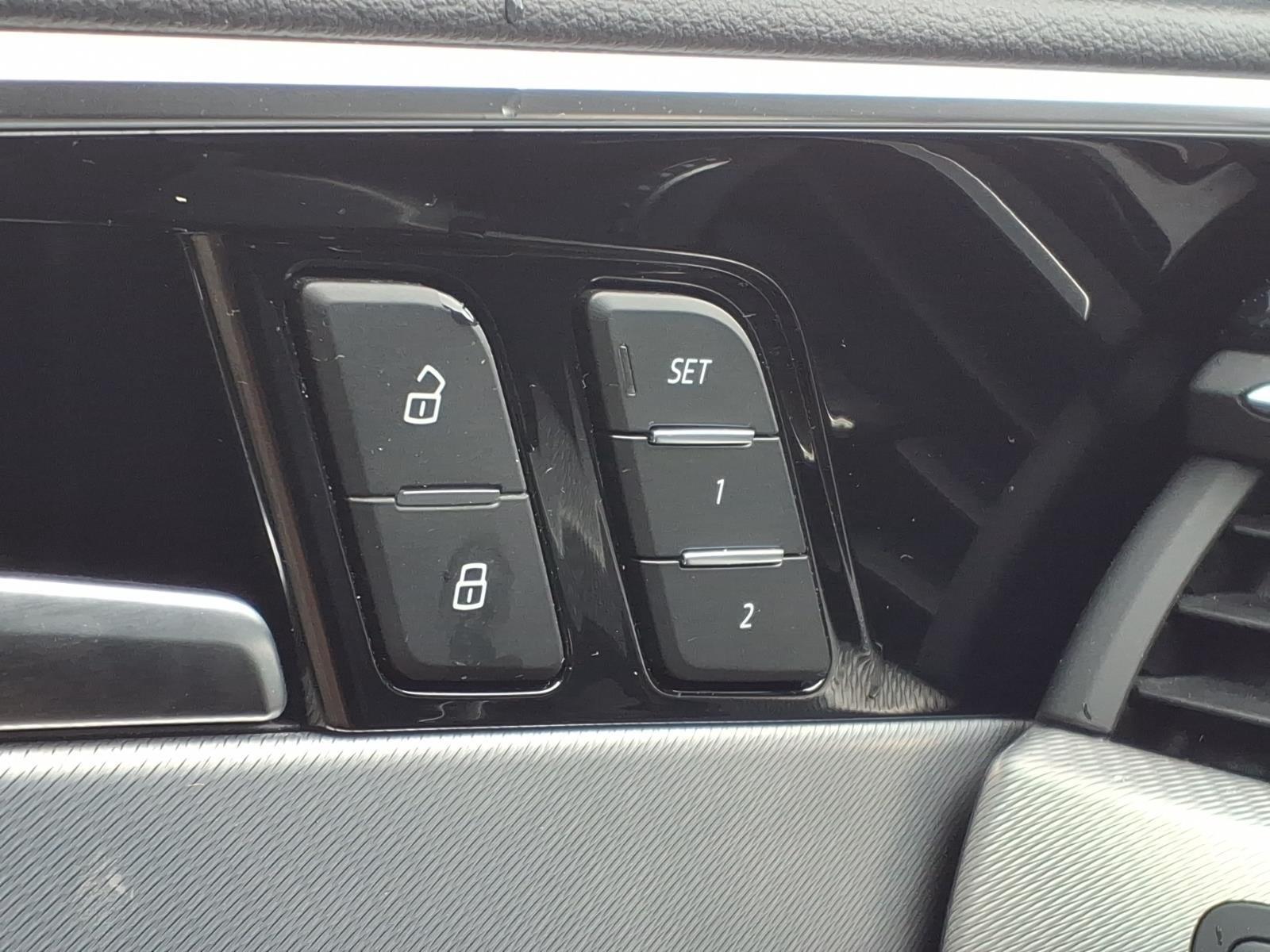Used 2025  Audi S line Premium image 9