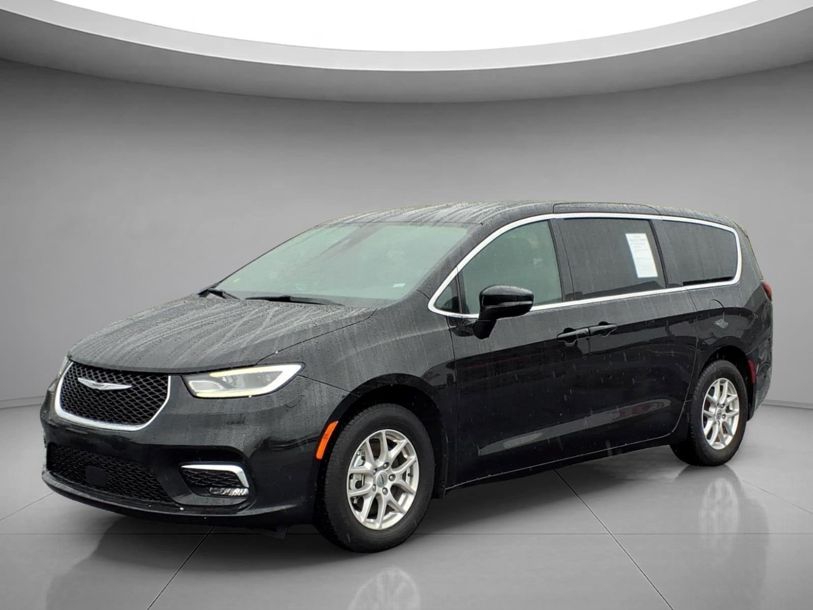Diamond Black Crystal Pearlcoat 2025 Chrysler Pacifica Minivan Front-Wheel Drive 9-Speed Automatic