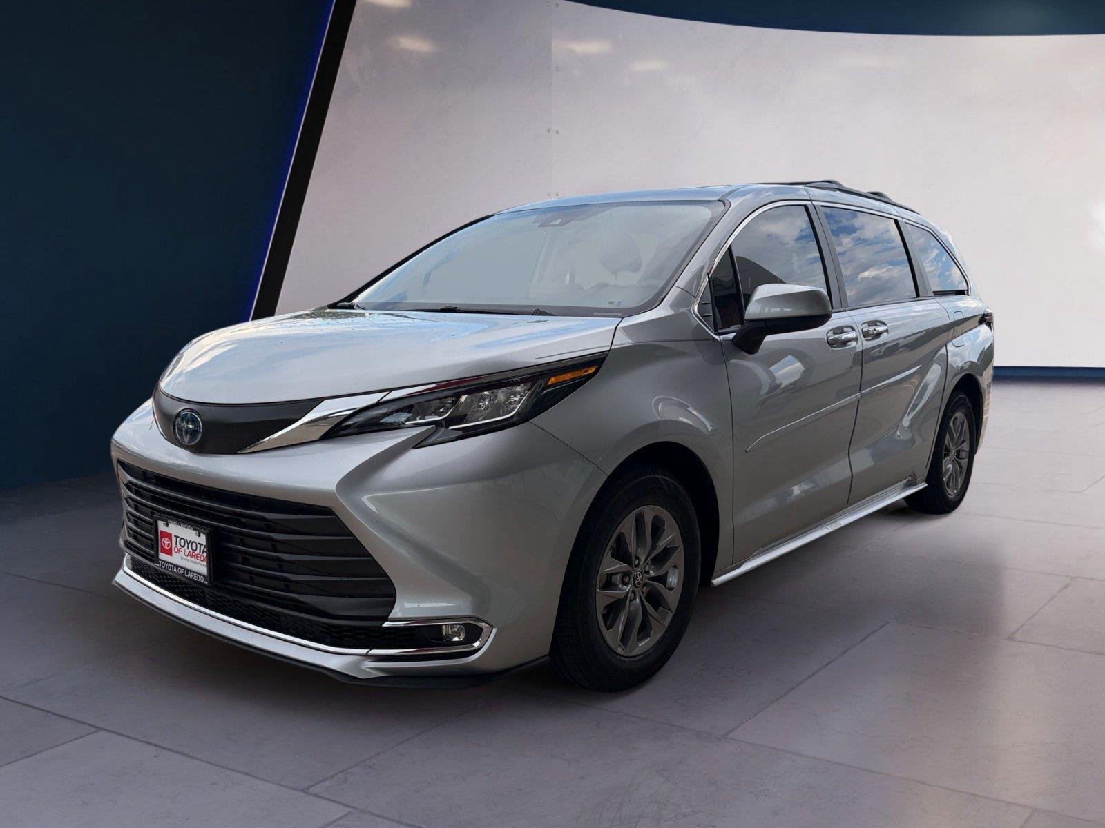 Celestial Silver Metallic 2023 Toyota Sienna Minivan Front-Wheel Drive Continuously Variable Transmission