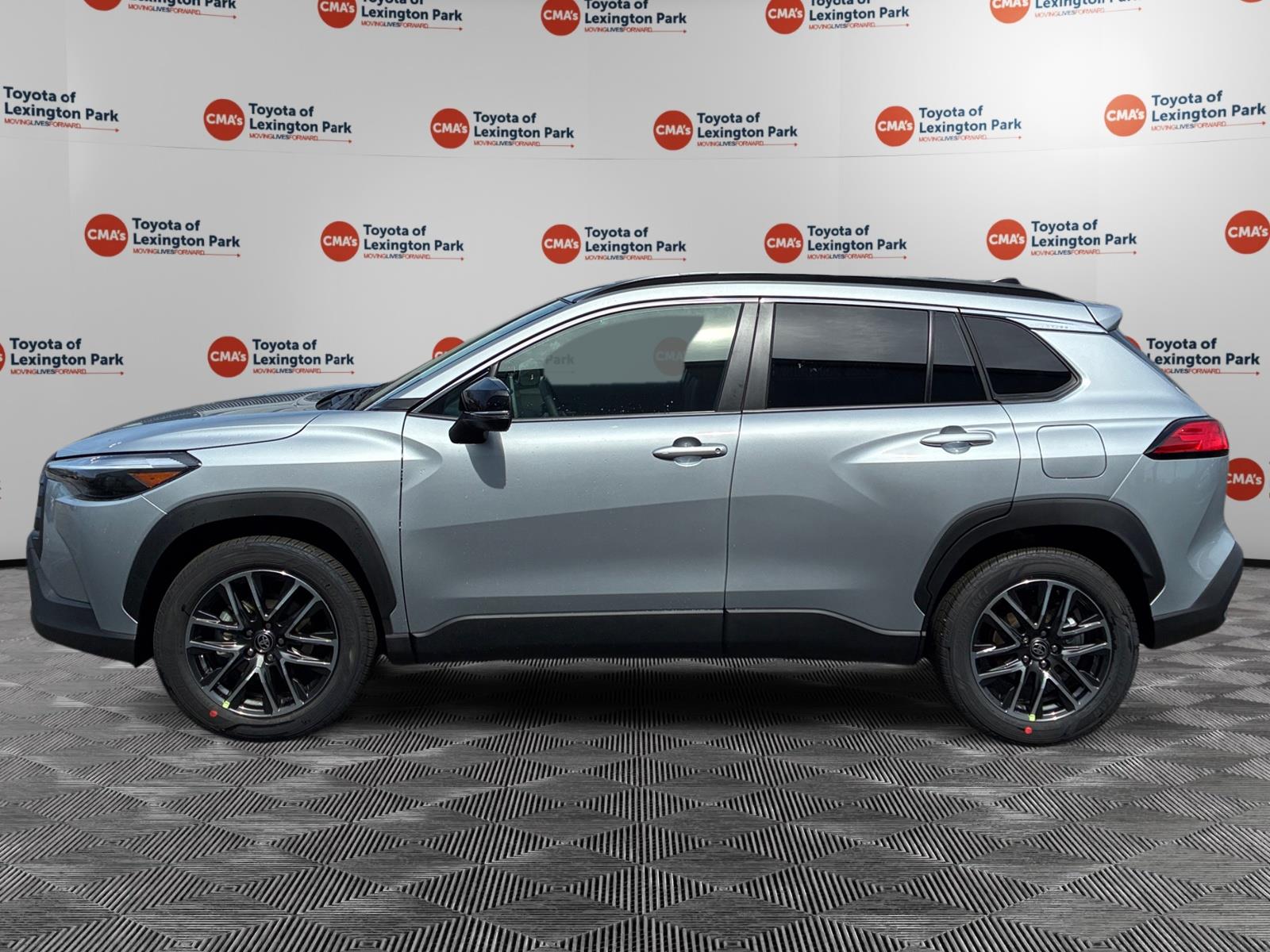 View vehicle photo 4