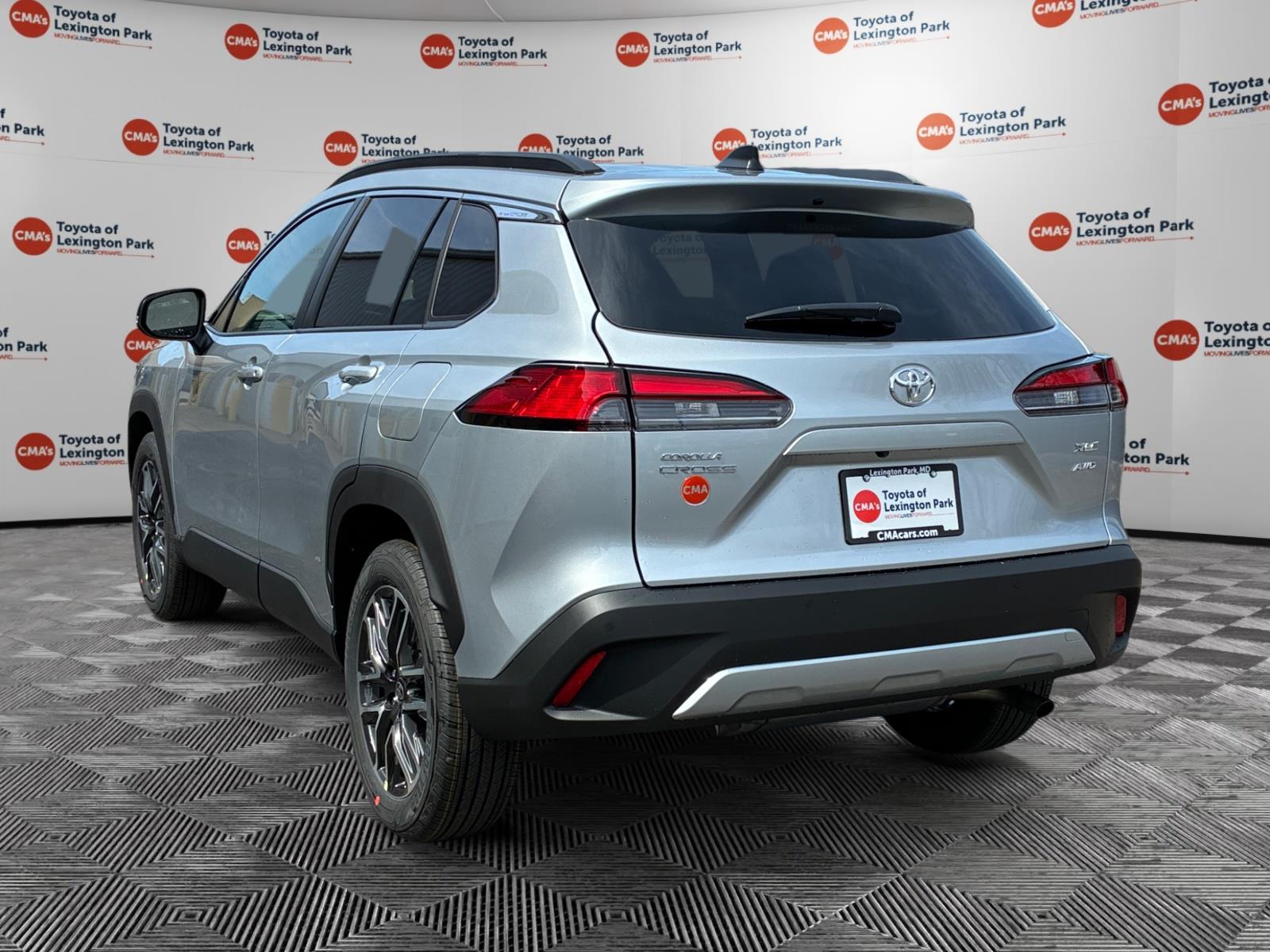 View vehicle photo 5