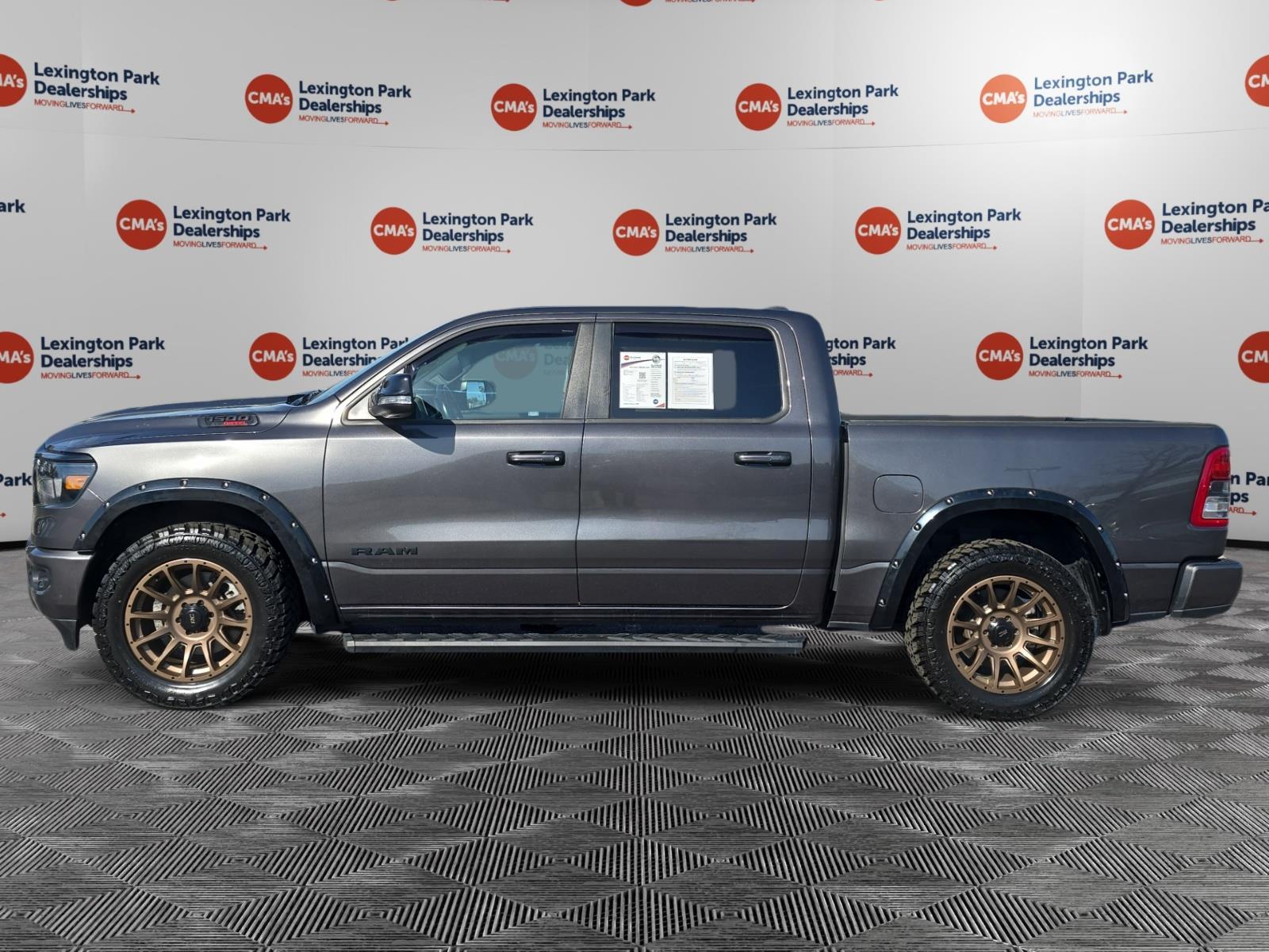 View vehicle photo 4