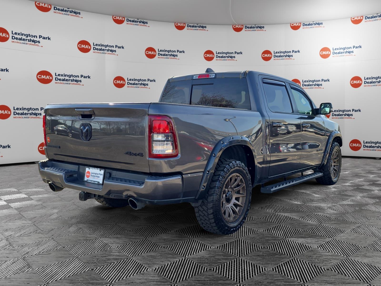 View vehicle photo 7