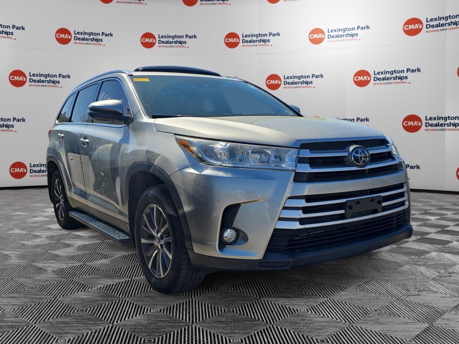 Celestial Silver Metallic 2019 Toyota Highlander XLE AWD SUV / Crossover All-Wheel Drive Automatic