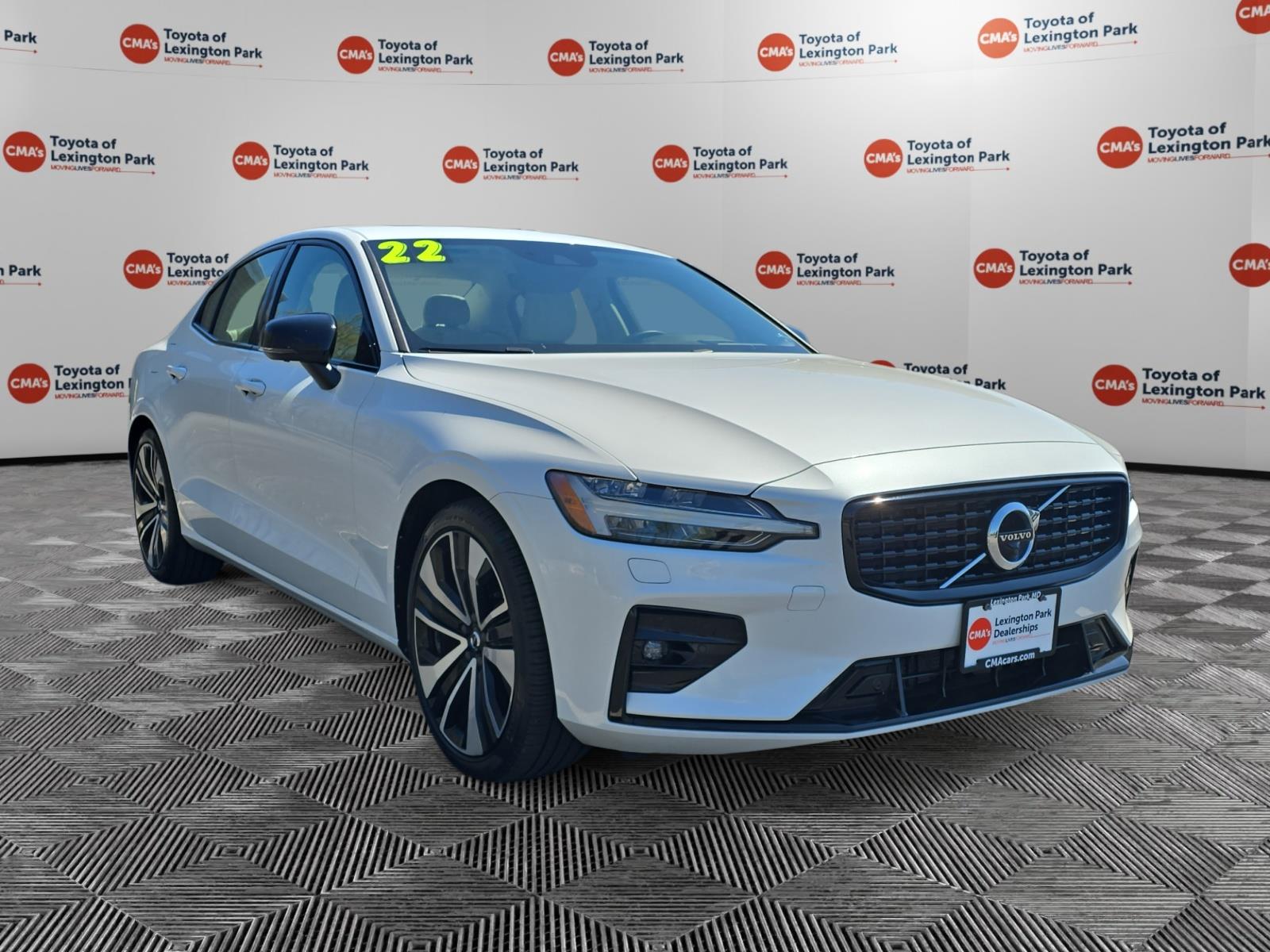 2022 Volvo S60 B5 Momentum AWD