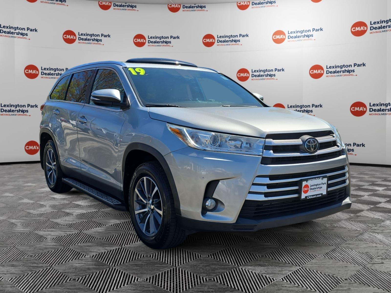 Celestial Silver Metallic 2019 Toyota Highlander XLE AWD SUV / Crossover All-Wheel Drive Automatic