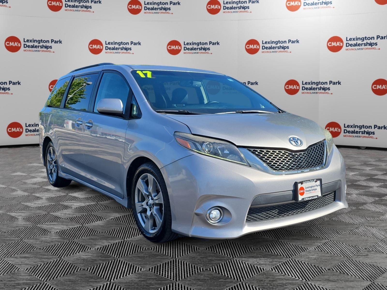 Silver Sky Metallic 2017 Toyota Sienna SE Premium 8-Passenger FWD Minivan Front-Wheel Drive 8-Speed Automatic
