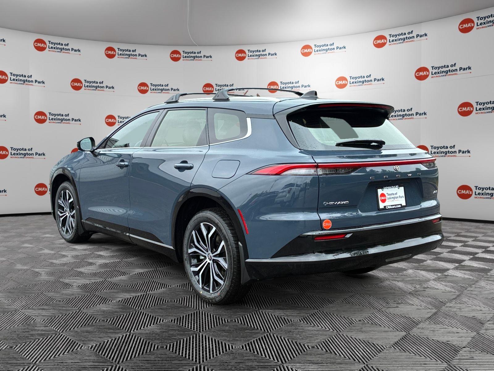 View vehicle photo 5