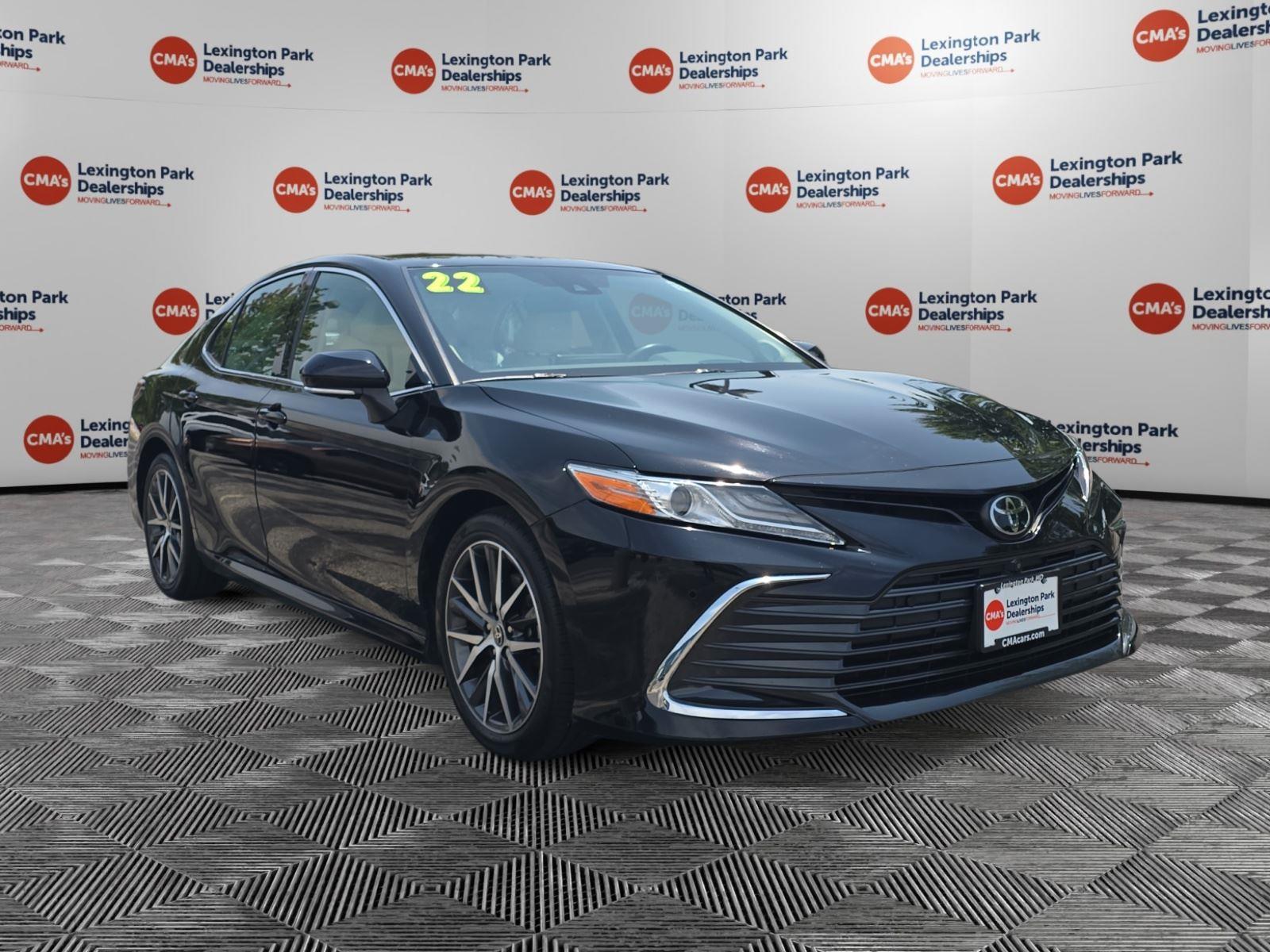 Midnight Black Metallic 2022 Toyota Camry Sedan Front-Wheel Drive 8-Speed Automatic