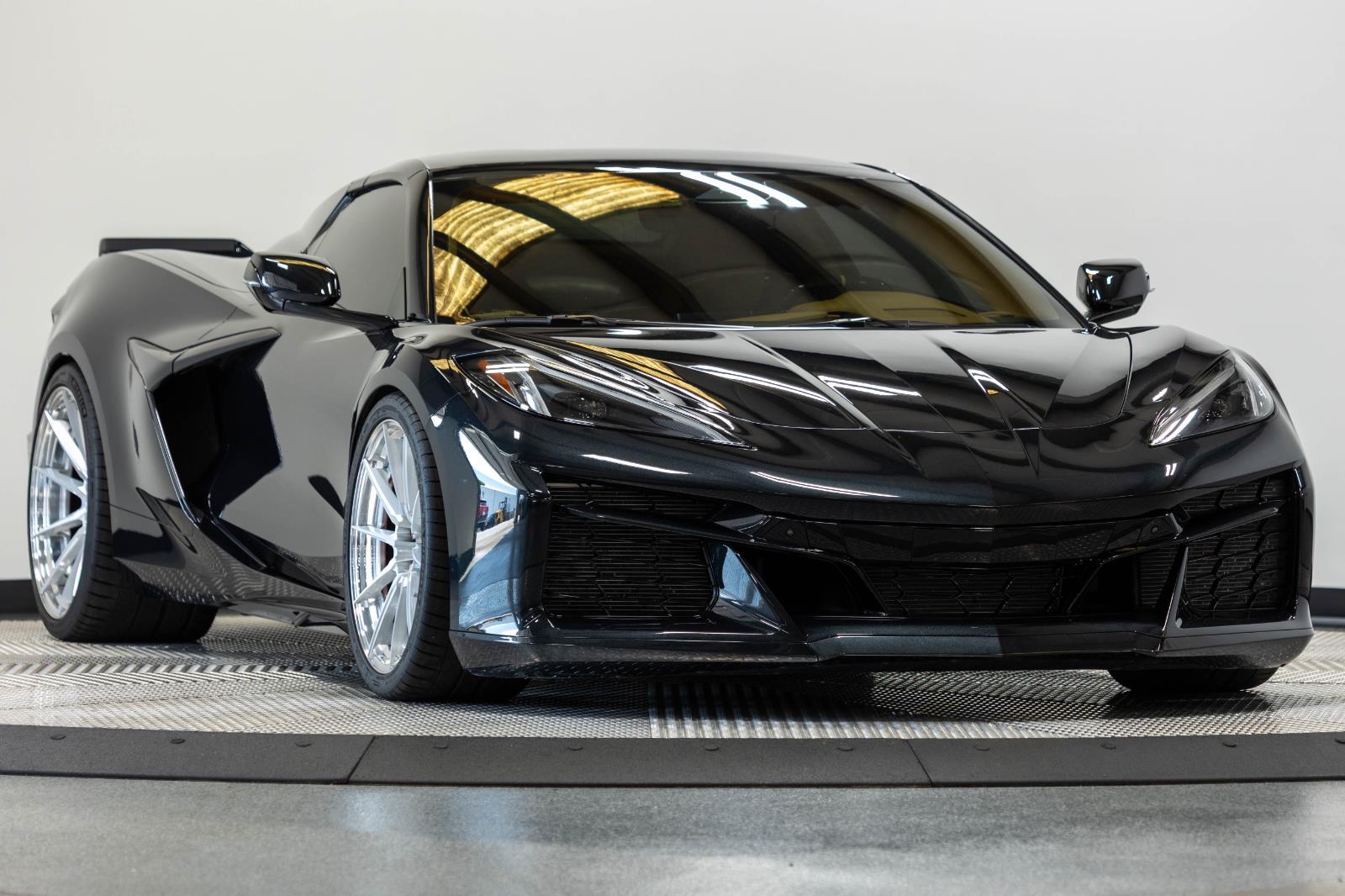 Carbon Flash Metallic 2024 Chevrolet Corvette Convertible Rear-Wheel Drive 8-Speed Dual Clutch
