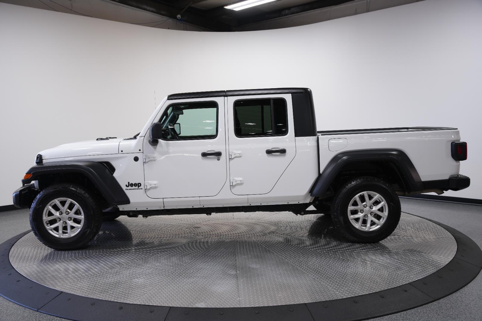View vehicle photo 5