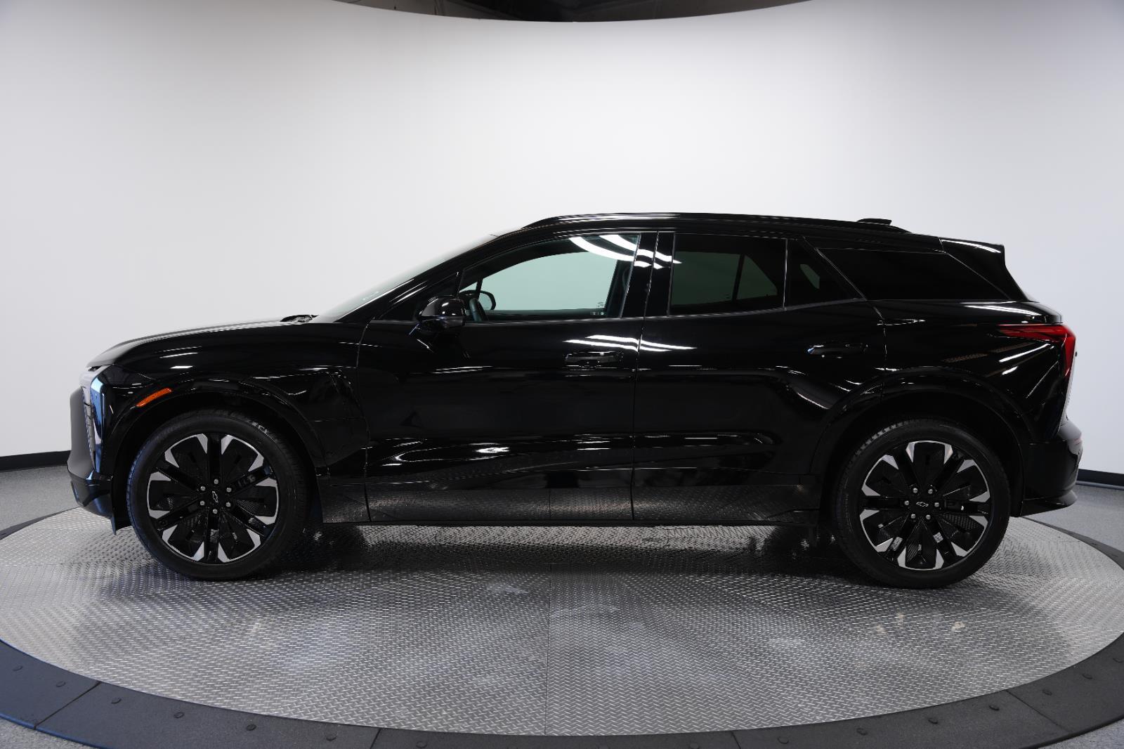 View vehicle photo 4