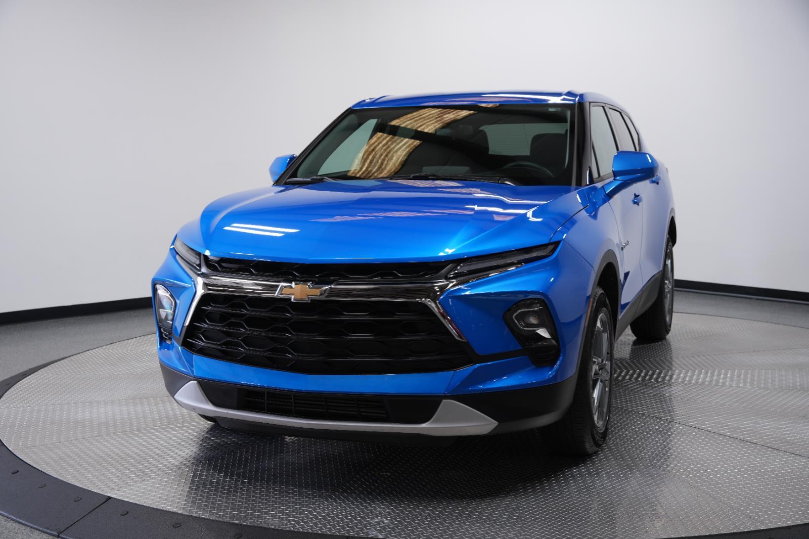 View vehicle photo 3