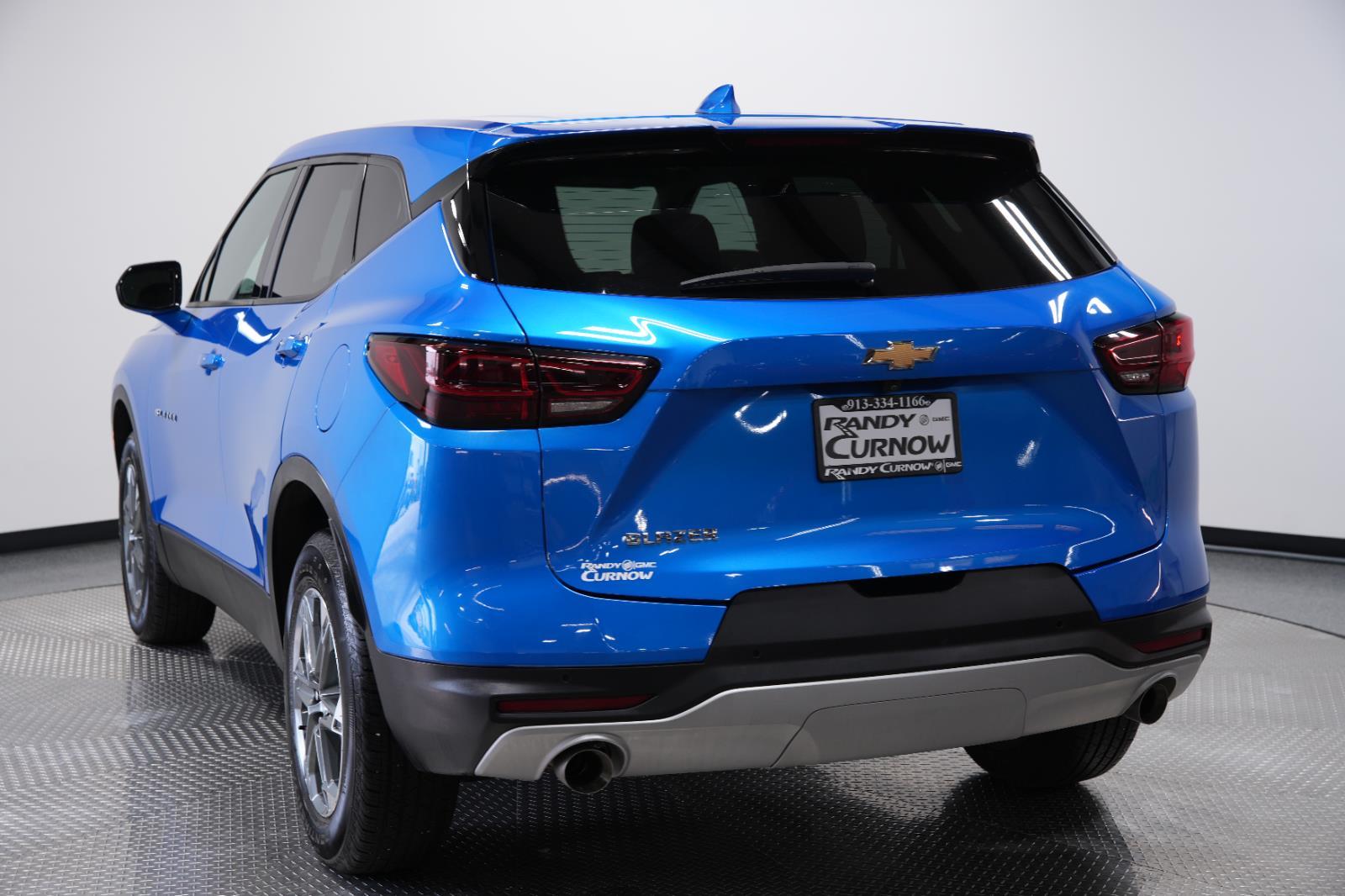 View vehicle photo 5