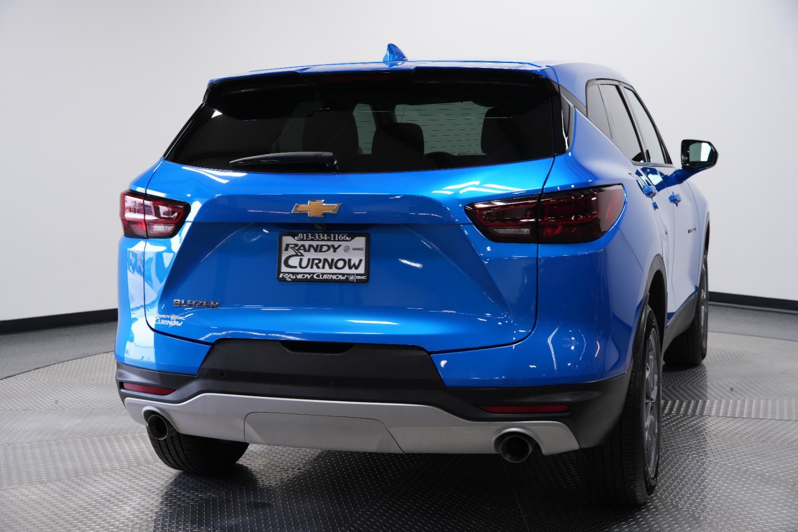 View vehicle photo 7