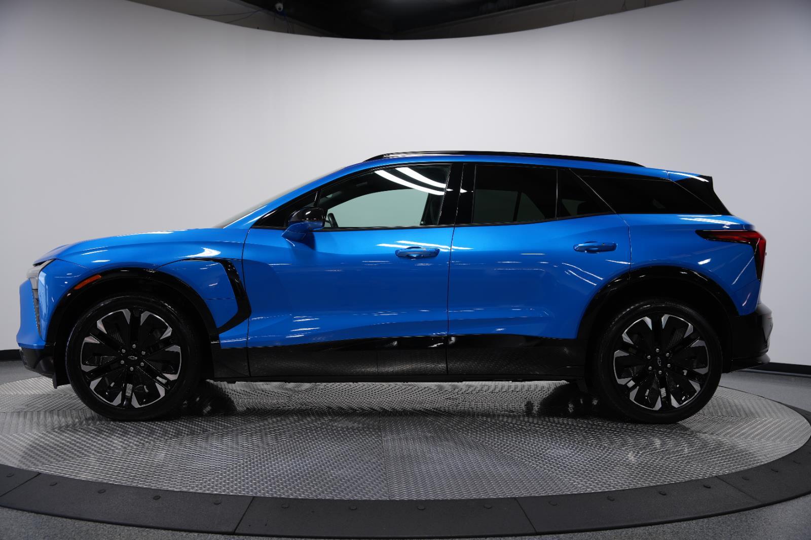 View vehicle photo 4