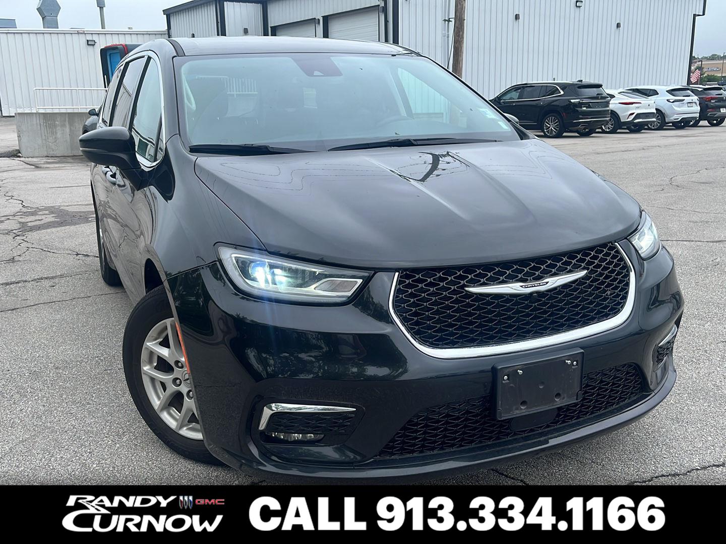 Brilliant Black Crystal Pearlcoat 2023 Chrysler Pacifica Minivan Front-Wheel Drive 9-Speed Automatic