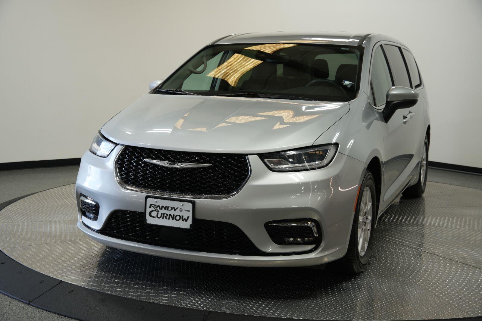 View vehicle photo 3
