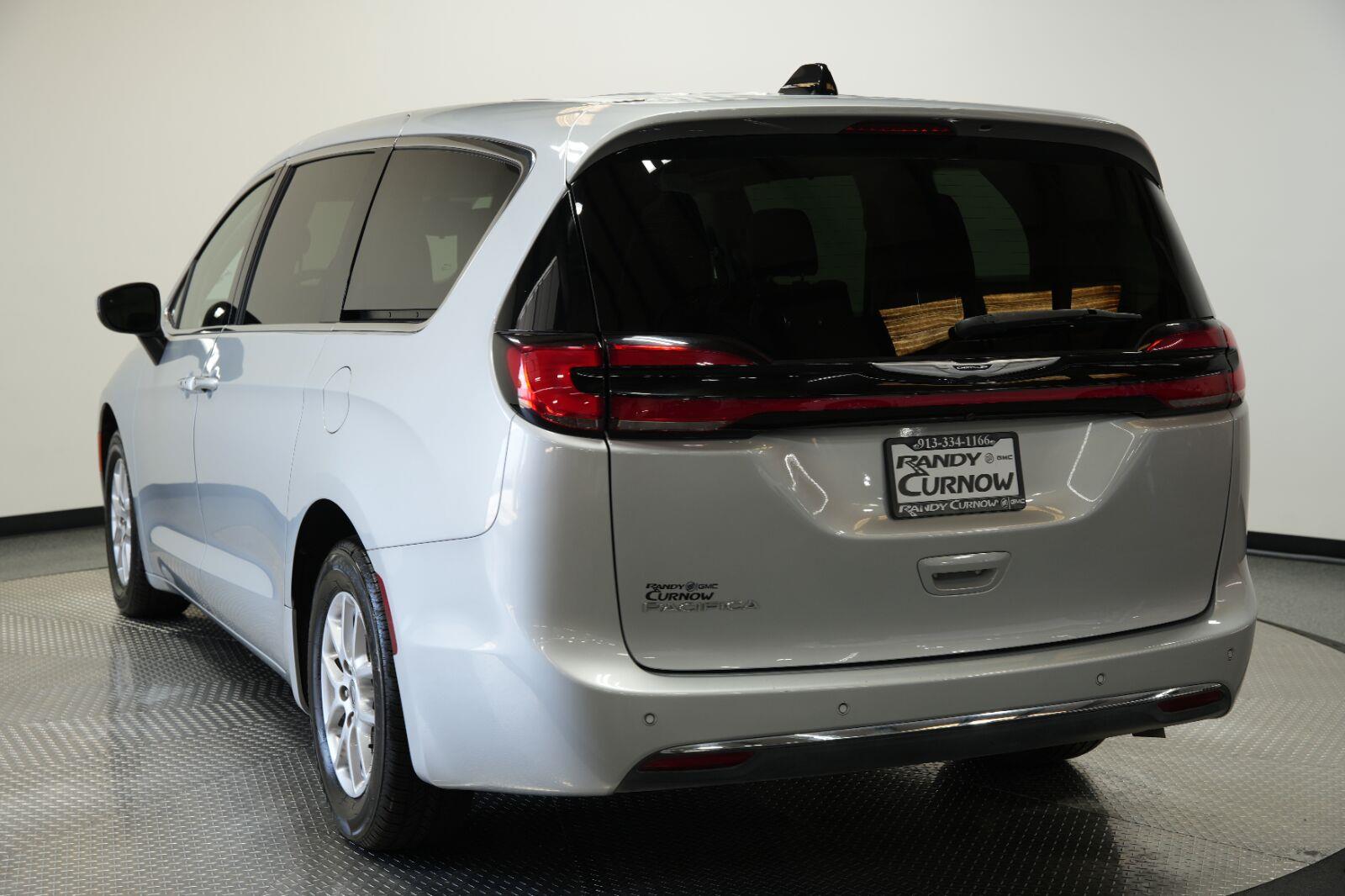View vehicle photo 5