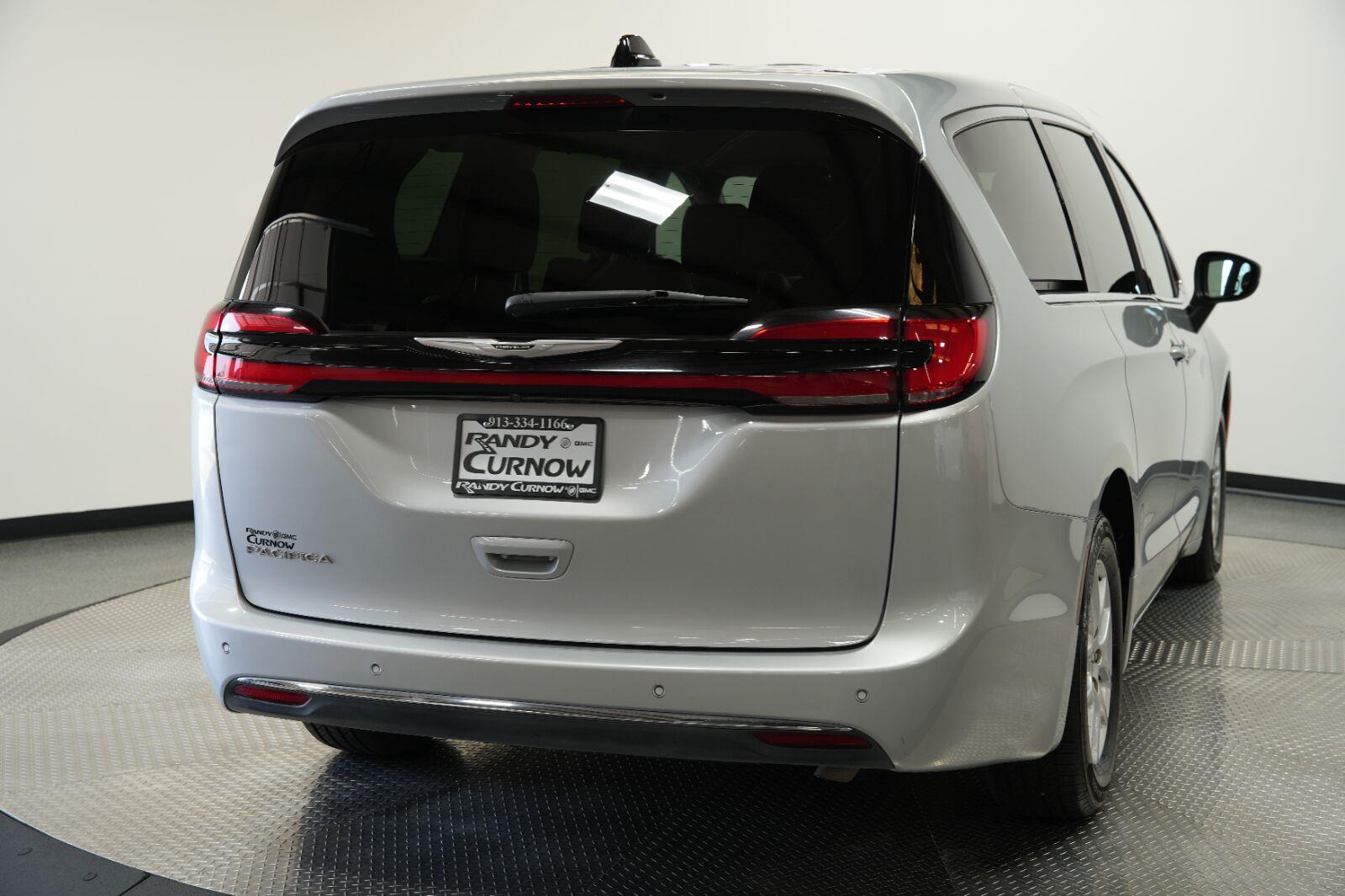 View vehicle photo 7