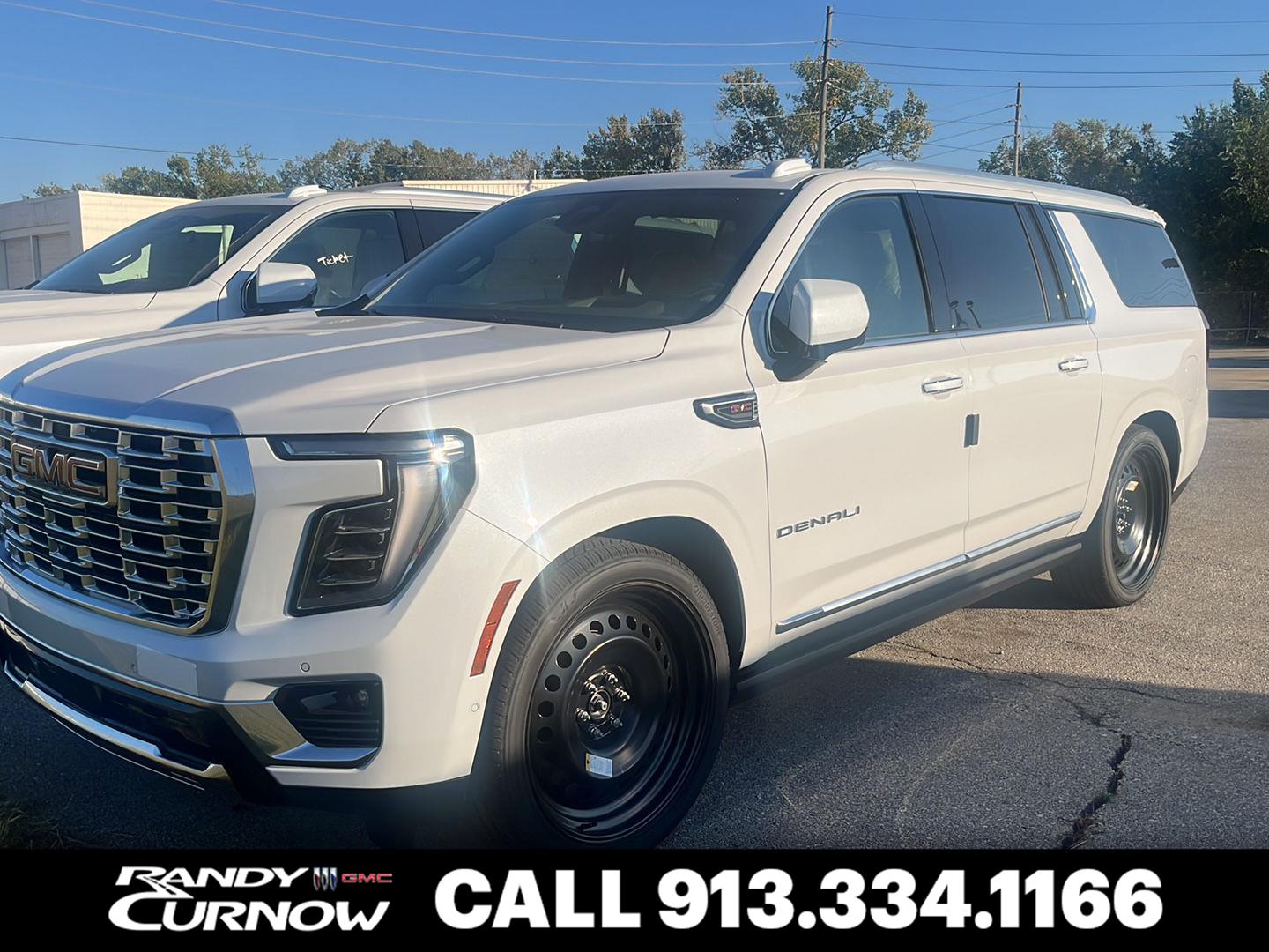 Glacier White Tricoat 2026 GMC Yukon XL SUV / Crossover Four-Wheel Drive Automatic