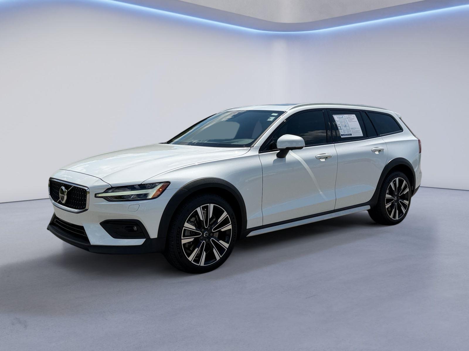  2024 Volvo V60 Cross Country B5 Ultimate AWD   