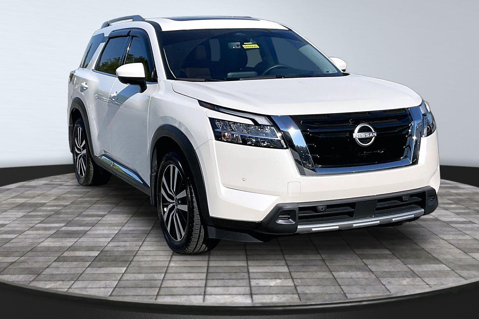 Pearl White Tricoat 2024 Nissan Pathfinder Platinum 4WD SUV / Crossover All-Wheel Drive Automatic