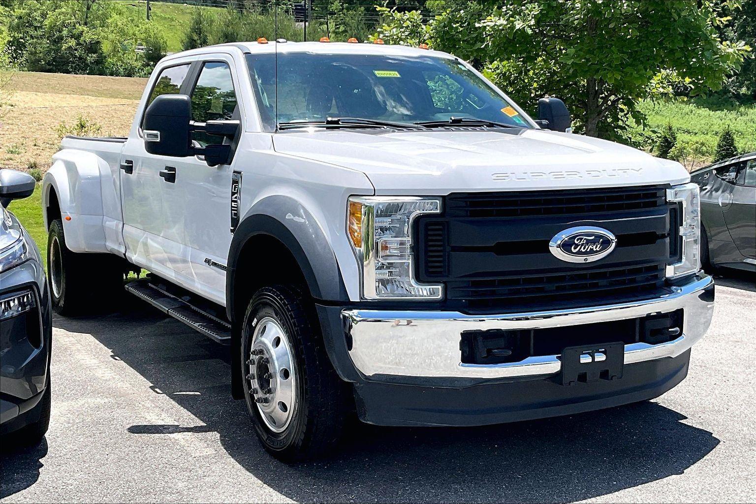 Oxford White 2017 Ford F-450 Super Duty Pickup Truck Four-Wheel Drive 6-Speed Automatic