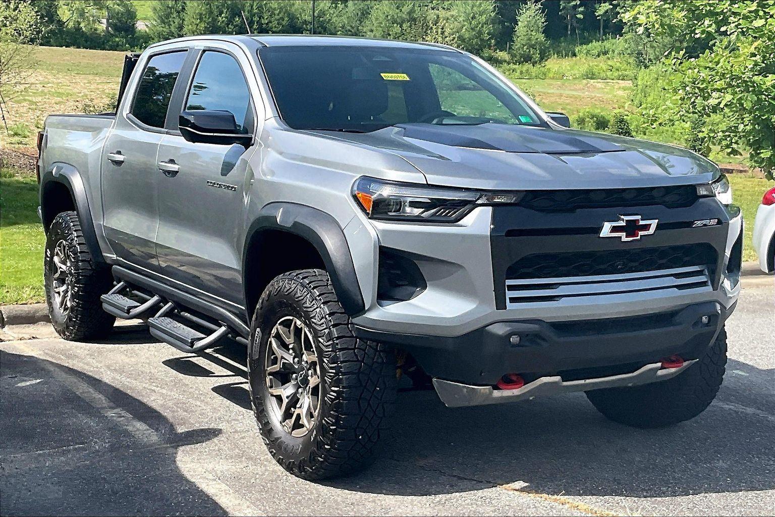 Sterling Gray Metallic 2024 Chevrolet Colorado Pickup Truck Four-Wheel Drive 8-Speed Automatic