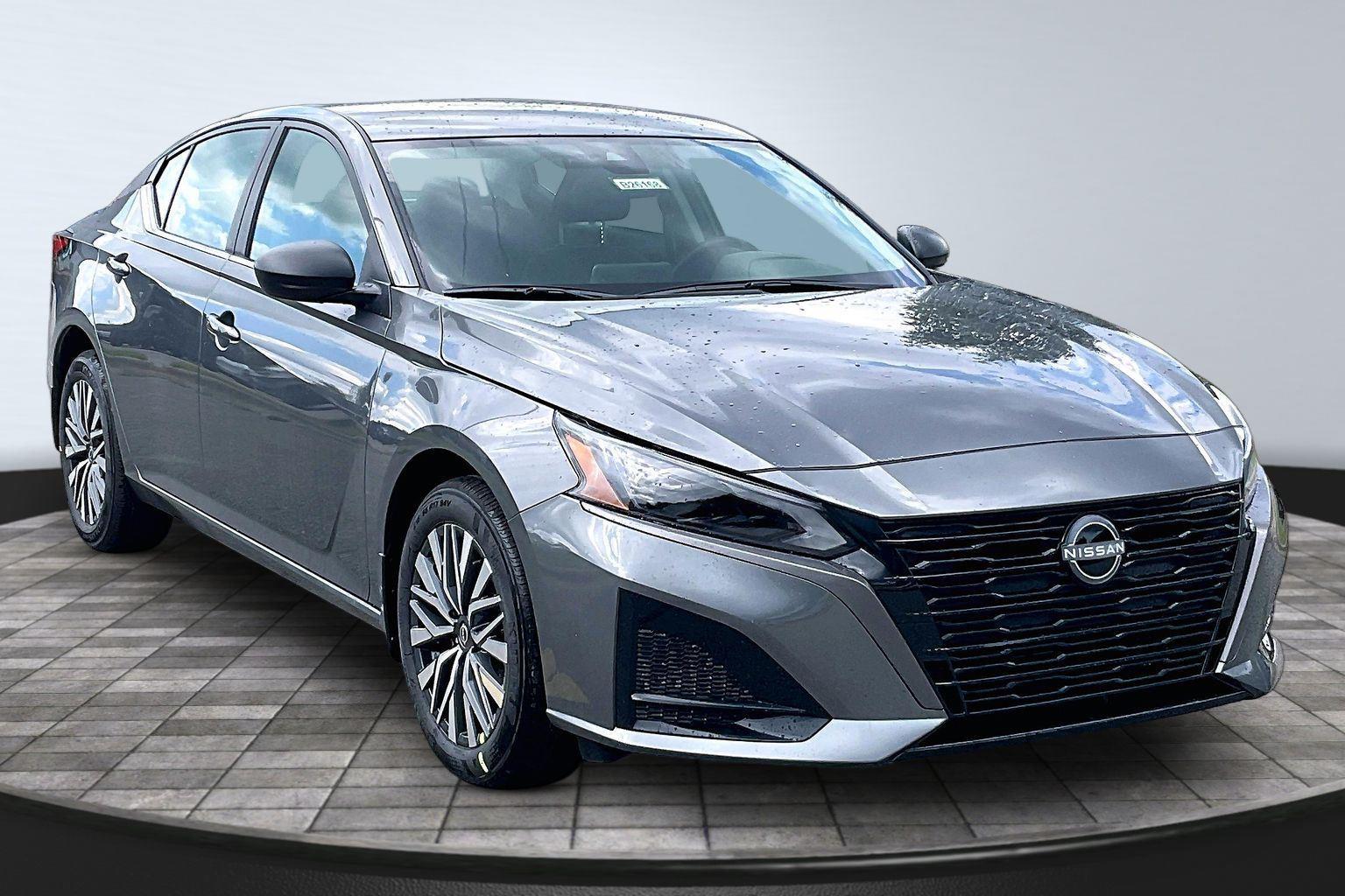 Gray (Gun Metallic) 2026 Nissan Altima Sedan All-Wheel Drive Continuously Variable Transmission