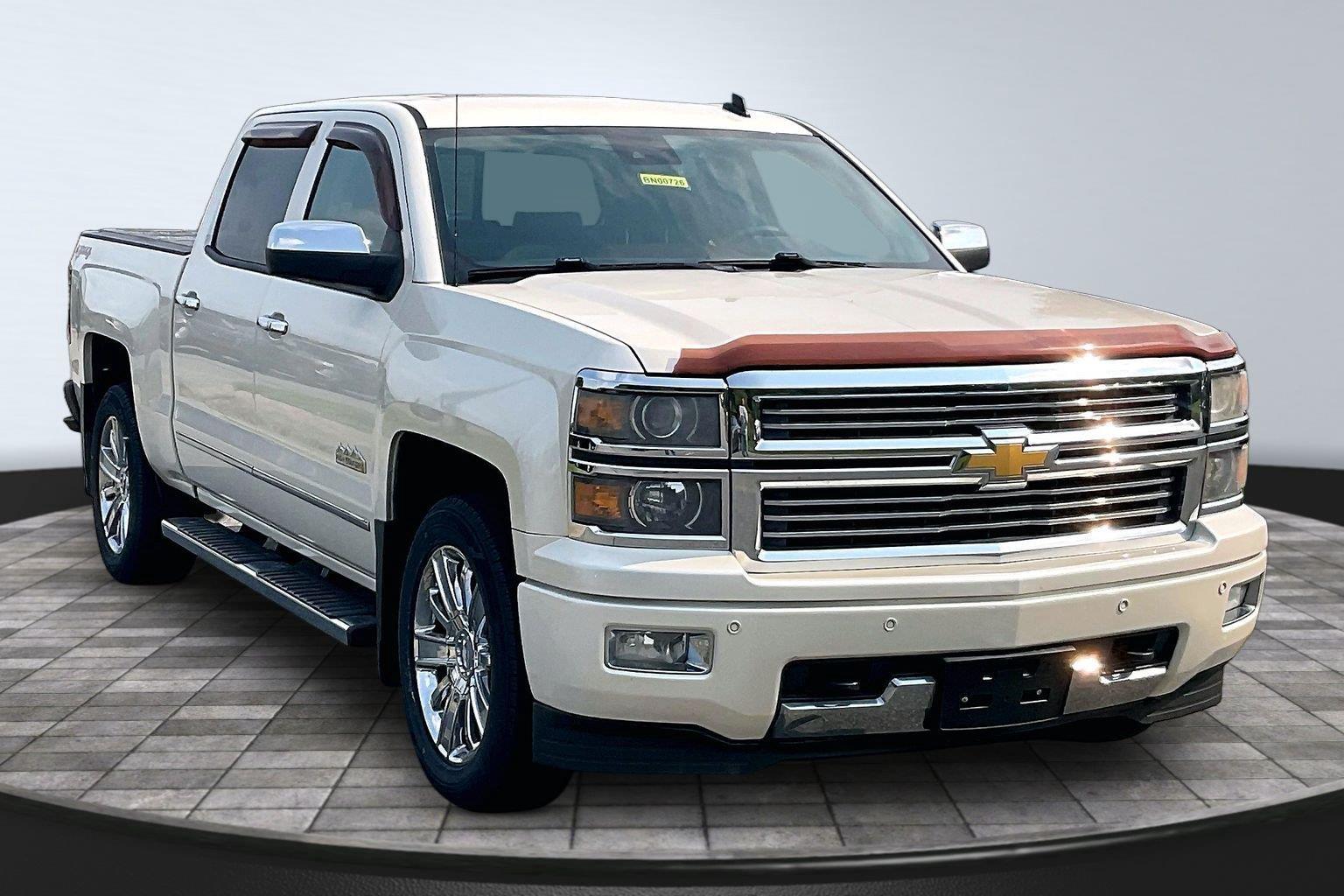 White Diamond Tricoat 2014 Chevrolet Silverado 1500 Pickup Truck Four-Wheel Drive 6-Speed Automatic