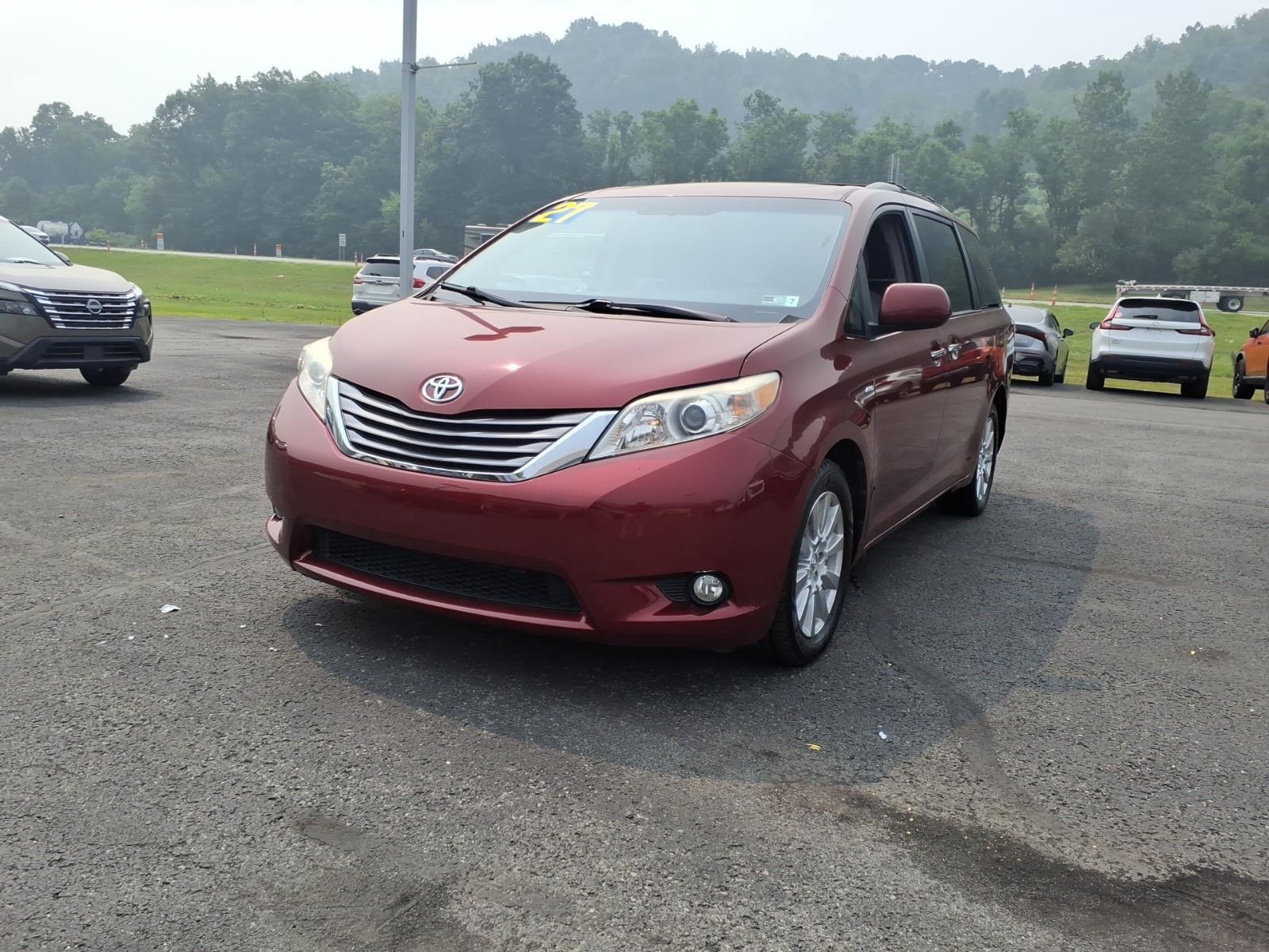 2017 Toyota Sienna XLE 7-Passenger AWD
